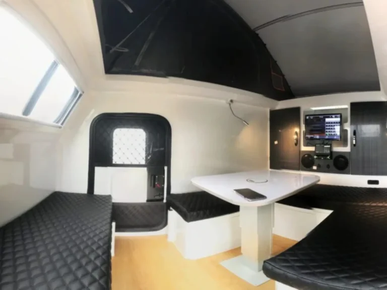 Sala Trailer Duaron Zuri 4